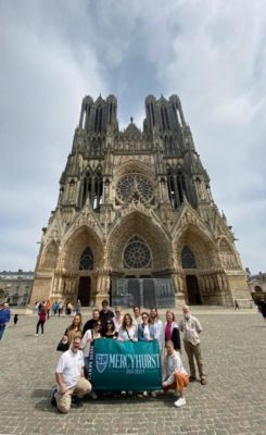 Students Mercyhurst Flag La Sagrada Familia