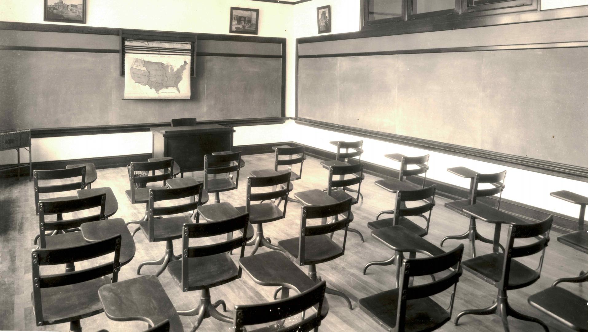 classroom in old main in 1926