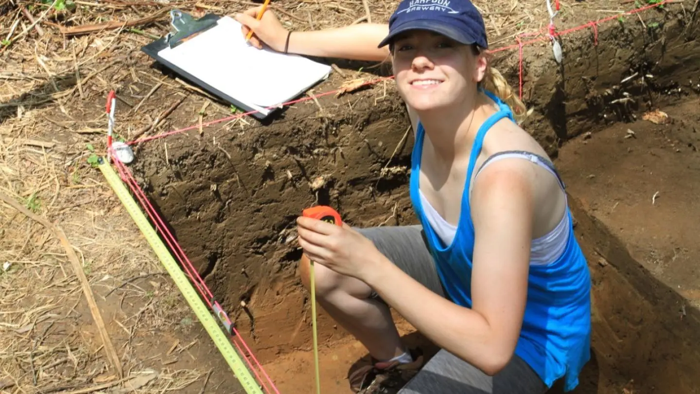 Student applies the Pythagorean Theorem to lay out excavation units